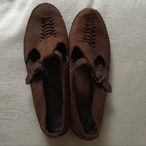 Vintage brown leather flats